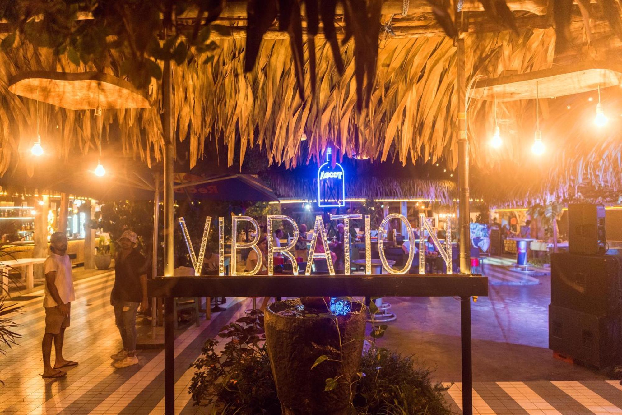 Hotel Vibration Hikkaduwa Esterno foto