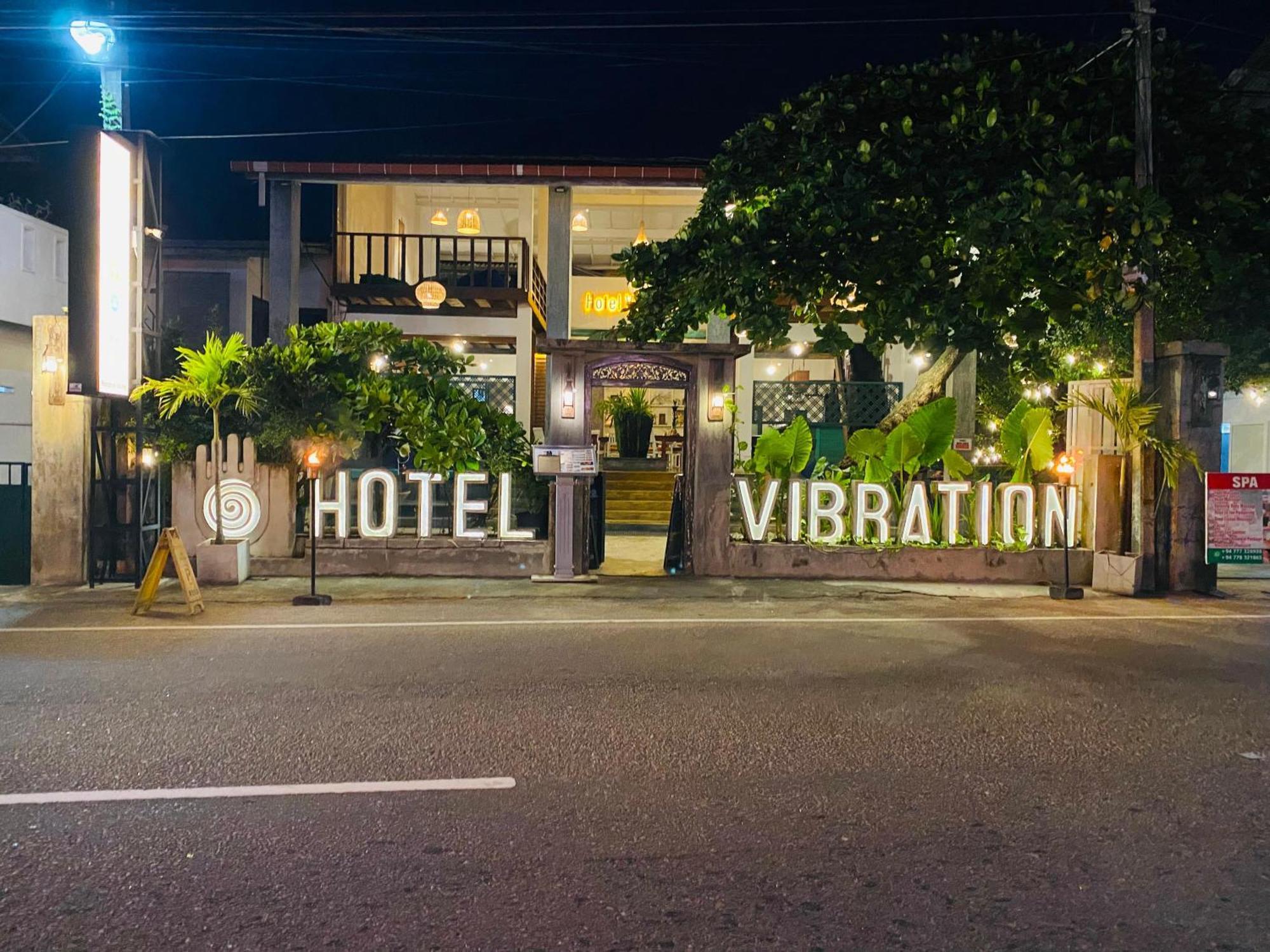 Hotel Vibration Hikkaduwa Esterno foto
